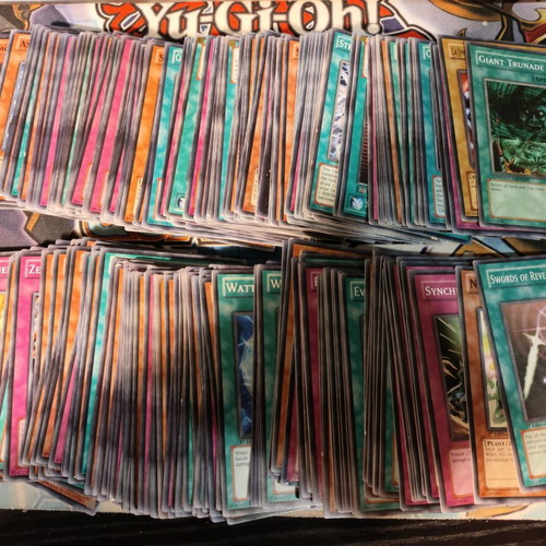 Yu-Gi-Oh cards like new, bundle of 250 -  9,50 - Vendora.cy