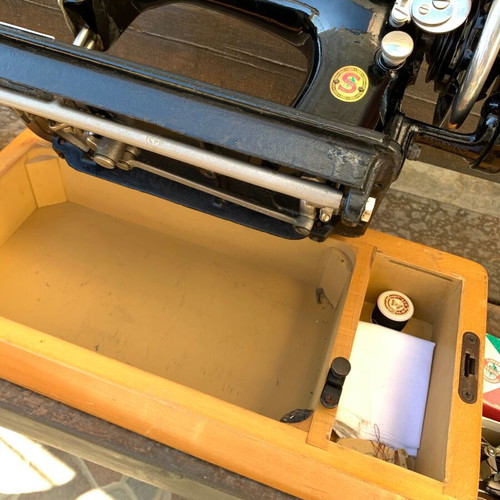 Singer 128K sewing machine manual, like new condition