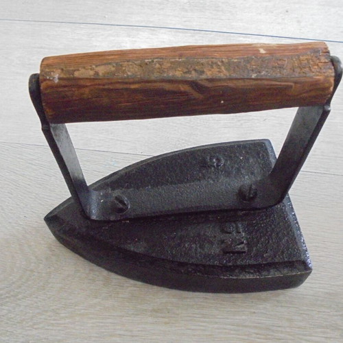 Cast Iron Iron No 5 used, vintage retro item with wooden handle
