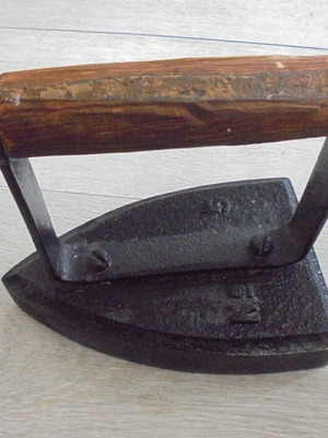 Cast Iron Iron No 5 used, vintage retro item with wooden handle