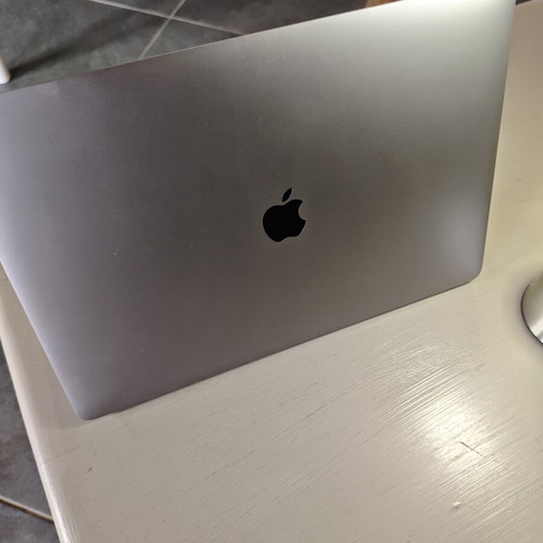 MacBook Pro 2018 15" like new, 32GB RAM, Intel Core i9, Radeon Pro Vega 20, 1TB SSD