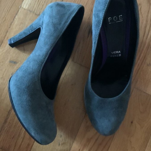 Suede leather pumps like new, size 38, oil gray color