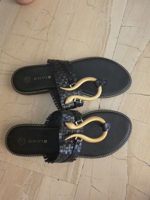 Envie slippers size 39