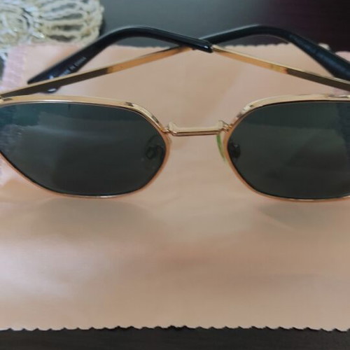 Sunglasses like new, black and gold