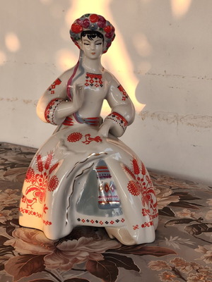 Porcelain figurine "Rushnichok", ZHK, Polonne Art Ceramics Factory, Ukraine