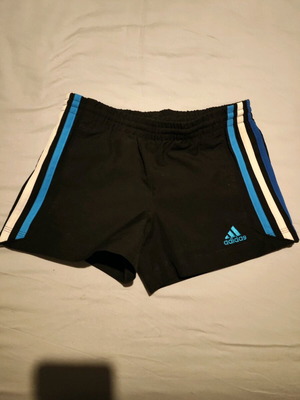 Детски къси панталони Adidas 4-5 години като нови, черни