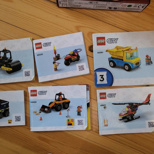 Lego sets like new with instructions and 3 new gifts