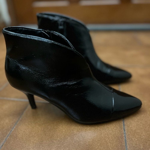 Black patent pointed ankle boots new, size 39