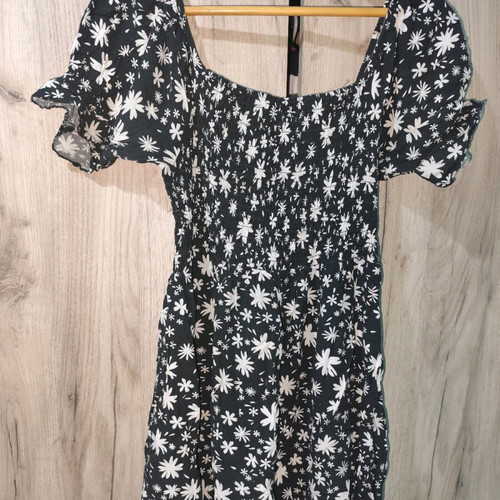 Black and white dress one size like new