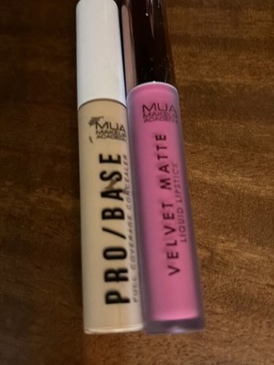 Προϊόντα MUA μεταχειρισμένα, κονσίλερ 142 και κραγιόν Dream Girl