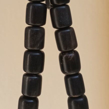 Worry beads bull horn black used, barrel shape