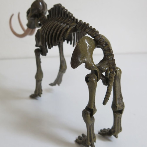 Miniature Mammoth Skeleton "Ice Age Excavation Kit" Geoworld like new