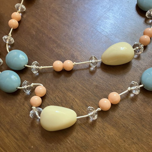 Necklaces set like new, metal and glass, plastic