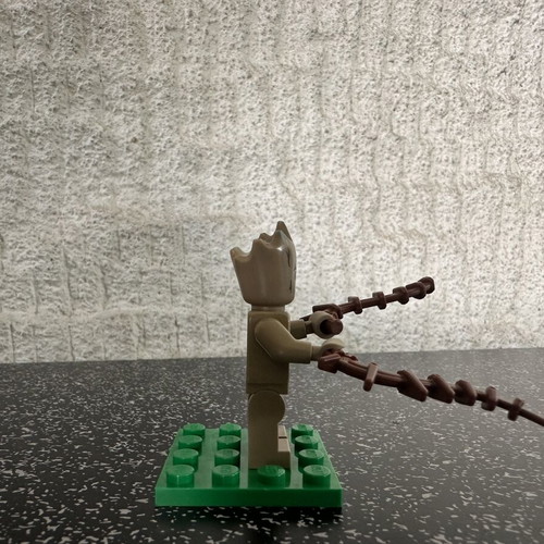 Lego Marvel Groot Teen Groot Dark Tan minifigure like new