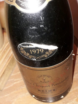 Reims 1979 bottle used with wear and lowered level