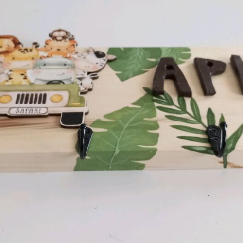 Wooden children's wall hanger with jungle animals