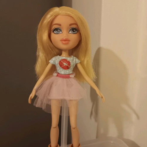Bratz Cloe Remix 2015 doll used with original outfit