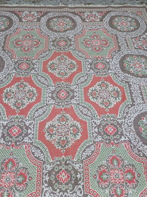 Handwoven Kilim Rug with Floral Pattern like new, 2.72m x 1.90m