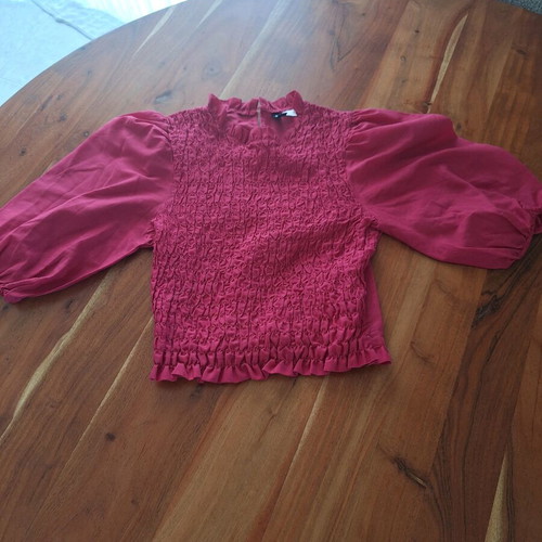 Divided H&M Smocked Crop Top burgundy like new with puff sleeves, Small
