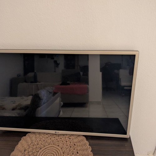 LG 32LF5610 32" Full HD LED TV used