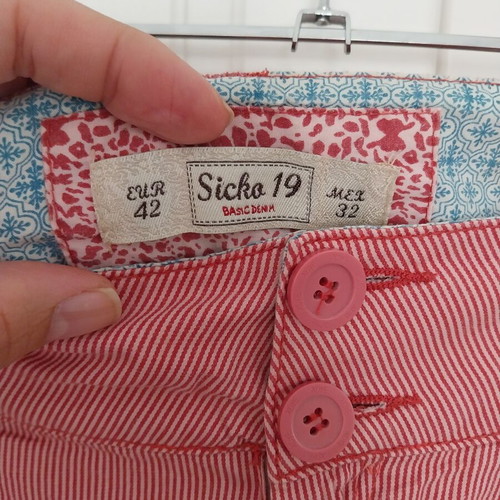 Sisco 19 shorts like new, size XL, red and pink