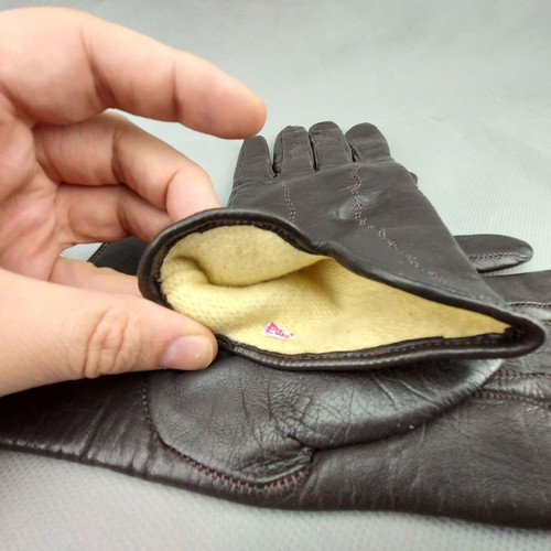 Women's dark brown leather gloves used