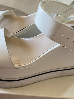 Juicy Couture white platform sandals with gold details size 40 used