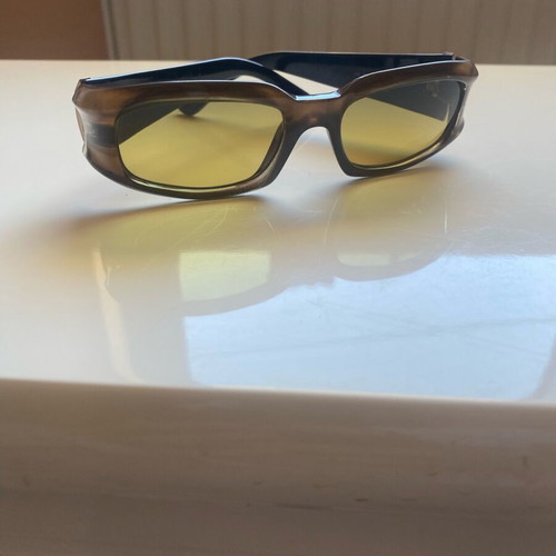 Fendi fs 224 sunglasses used, brown and yellow