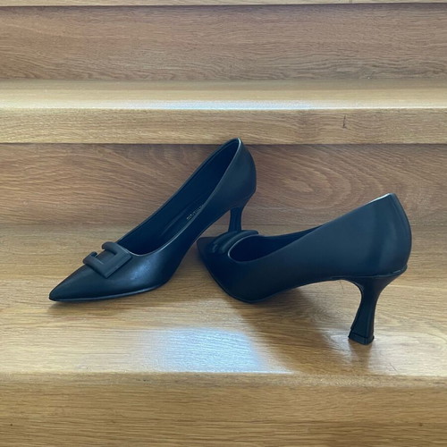 Franchesca Moretti black pumps like new, size 39