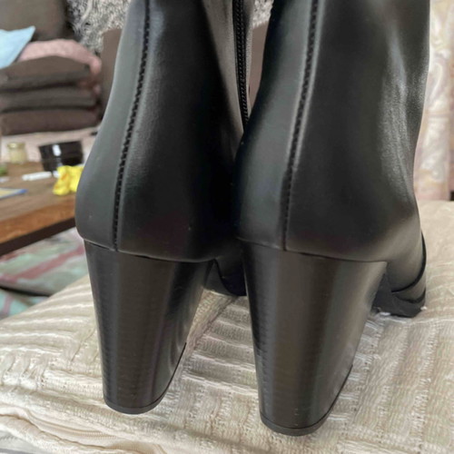 Beatrice boots size 37 handmade black with fluffy lining
