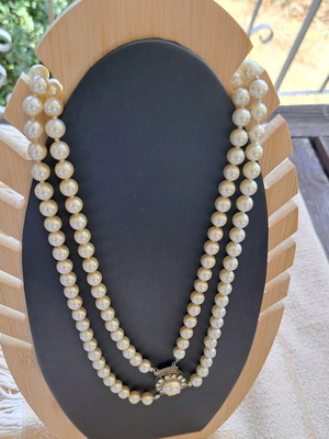 Necklace with pearls and crystals used, long double-wear