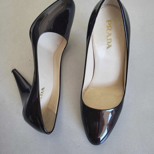 Prada Pumps No 37 Burgundy like new