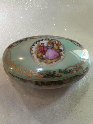 Vintage Limoges Porcelain Jewelry Box Marcel Chaufriasse, like new