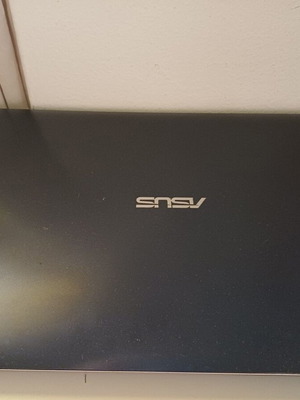 Asus laptop with Linux Lubuntu software, mouse and keyboard