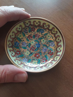 Chinese painted porcelain plate like new, authentic