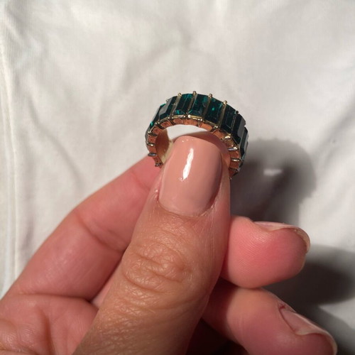 Ring with green beads like new
