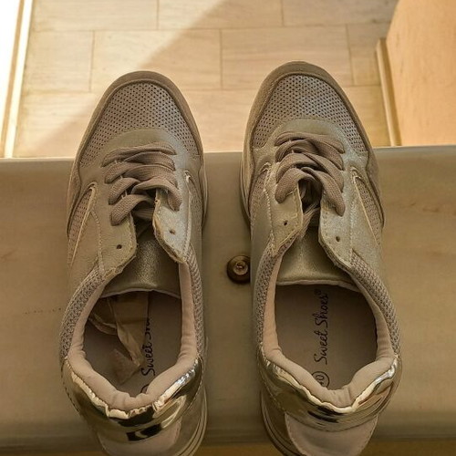 Women's athletic shoes like new, size 40, beige