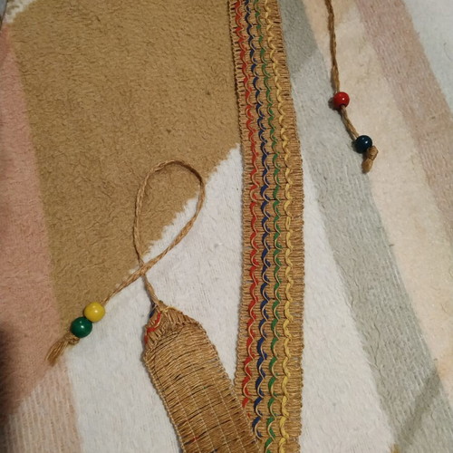 Set of four belts like new, elastic, velvet, and straw