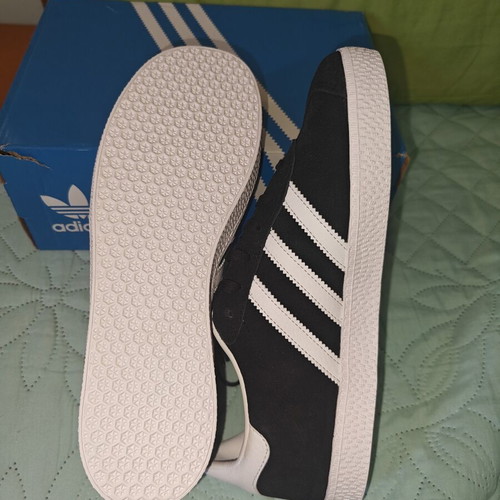 Adidas Originals Gazelle Unisex sneakers new, size 39, black and white