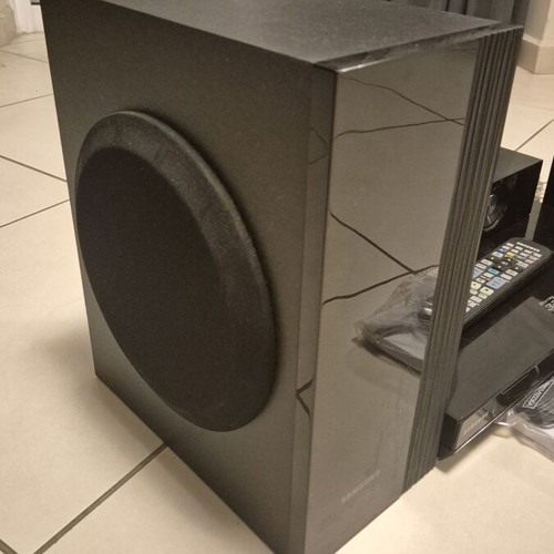 Samsung Home Cinema 5.1 HT-D5550 system with 3D Blu-Ray player