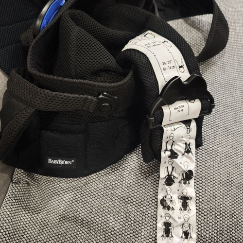Babybjorn baby carrier like new, breathable fabric