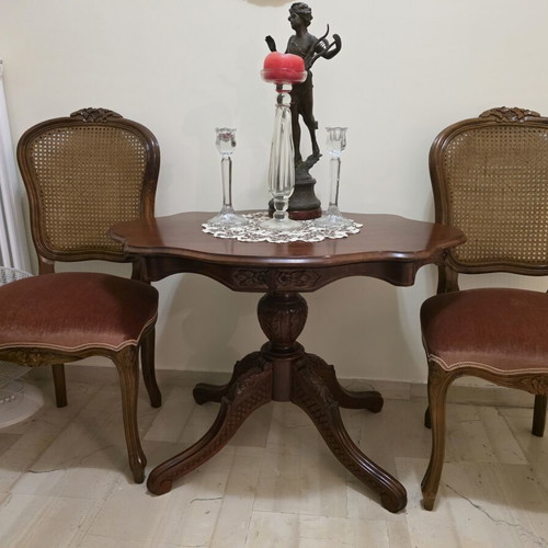 Classic table like new with intricate solid wood finish