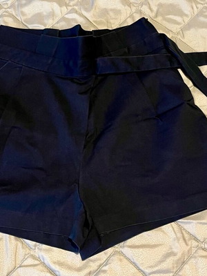 Zara shorts like new, dark blue, high-waisted with belt