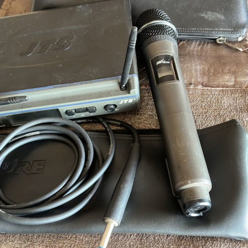JTS in64TH wireless microphone like new, professional with receiver
