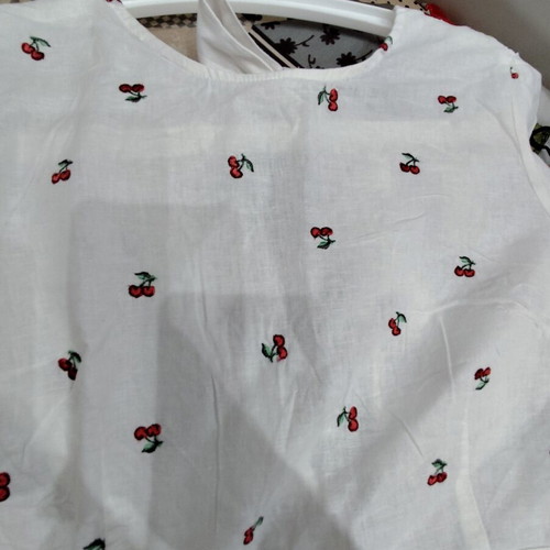Forever 21 crop top with embroidered cherries, puff sleeves, size L