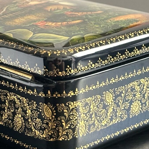 Russian traditional handmade Fedoskino box new