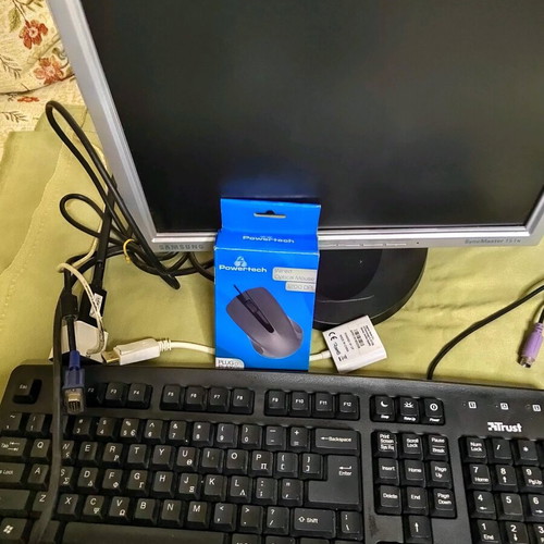 Samsung monitor used with mouse, keyboard and HDMI adapter