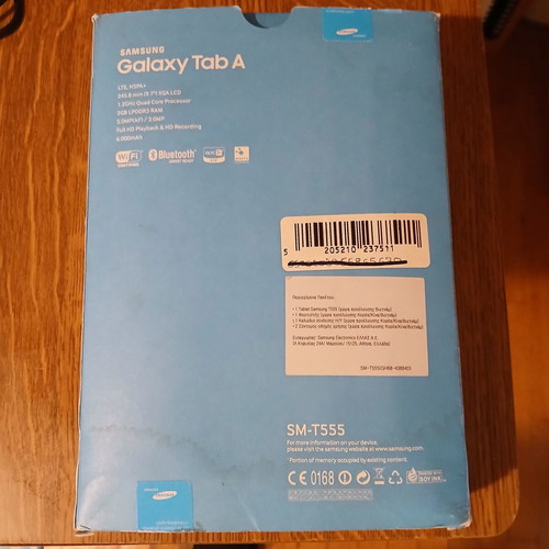 Samsung Galaxy Tab A 9.7 SM-T555 tablet with broken screen for parts