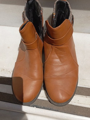 Brown ankle boots, size 38