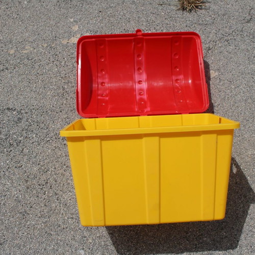 Plastic toy storage chest like new